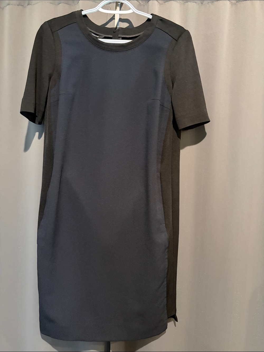 Modern Black Short-Sleeve Mini Shift Dress